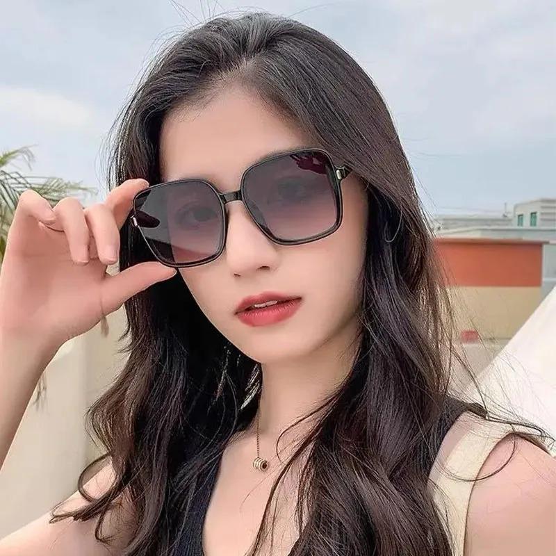 Trendy Square Sunglasses for Women Men Gradient Lenses Retro Unisex Shades Fashion Black Oculos De Sol