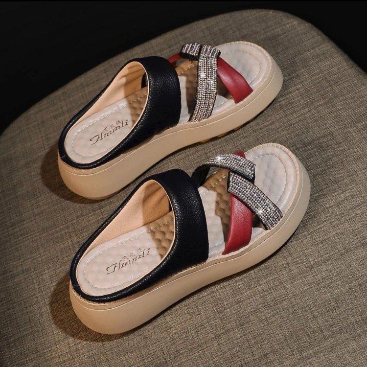 

thick-soled soft leather rhinestone slippers for women to wear outside summer new high-end fashion versatile lazy women sandals 35 червоний