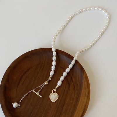 Soft Natural Pearl Heart-shaped Shell Necklace for Women. Retro, Minimalist, Niche, High-end Sweater Chain.