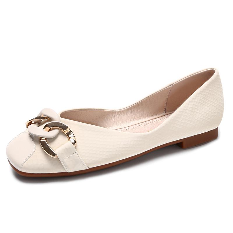 Модные туфли с острым носком и металлической цепочкой на плоской подошве женские балетки — фото 8