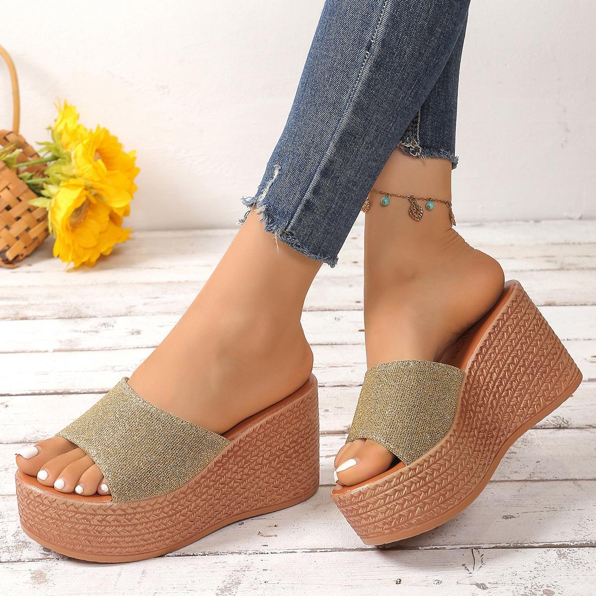 

2024 летняя новая женская обувь muffin на толстой подошве женские классные тапочки одно слово повседневная увеличивающая рост верхняя одежда сандалии мода 34 золотой