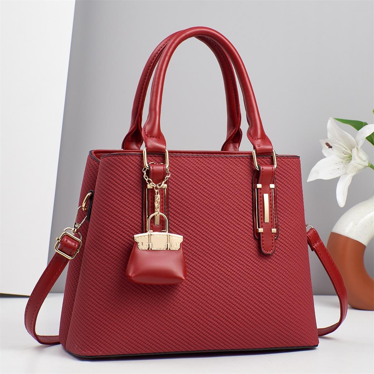

Новая сумка Macaron Splicing Handbag Высококачественная простая и атмосферная сумка через плечо Универсальная сумка через плечо большой вместимости .