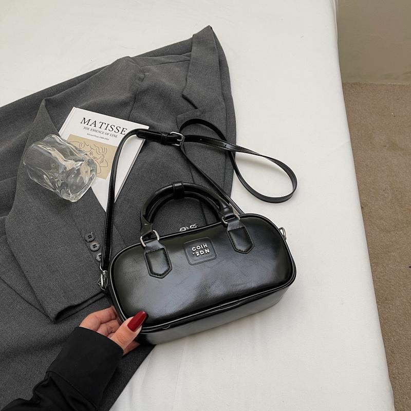 High-end Small Bag Women's New Spring and Summer Versatile Messenger Bag Fashion Portable Pillow Bag