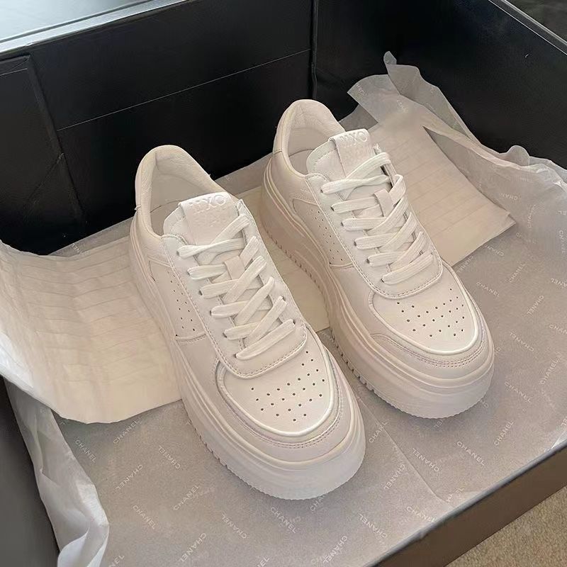 Klassische Plateauschuhe in Weiß, Damenschuhe, trendige Frühlings-Plateauschuhe, Aufzug, wilde Sneaker, lässige Sneakers