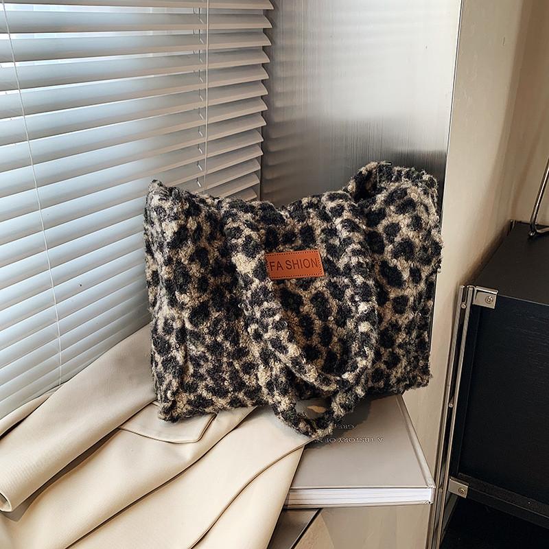 Leopard Print Tote Bag With Plush Material For Casual Streetwear Fashion