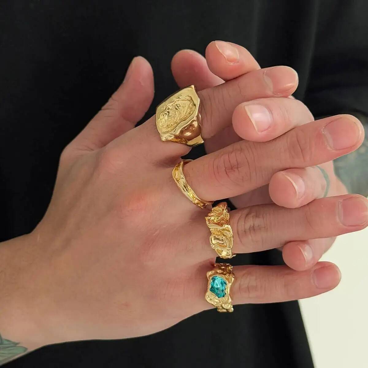 

SHIXIN 4Pcs/Set Retro Gold Color Irregular Texture Metal Ring Women Men Exquisite Acrylic Rhinestone Open Wide Ring Jewelry Gift