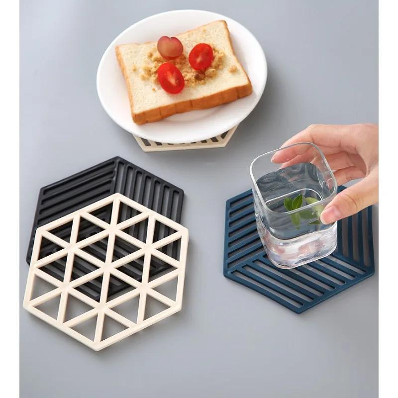 5pcs Simple Heat Insulation Mat High Temperature Hollowed Out Thickness 4mm Table Mat Home Tea Casserole Mat Striped Coaster