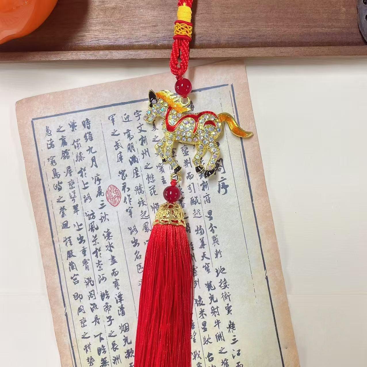 

2026 Year Of Horse Wall Hanging Car Ornament Rhinestone Horse Pendant Lucky Decoration Housewarming New Year Gifts белый