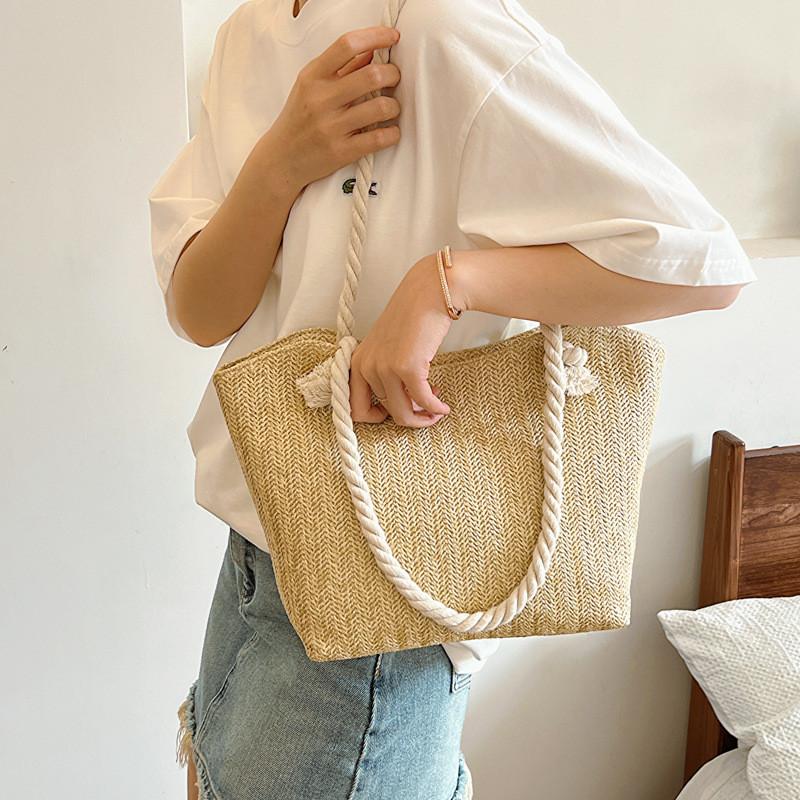 Large Capacity Straw Shoulder Bag With Synthetic Leather Lining For Women
