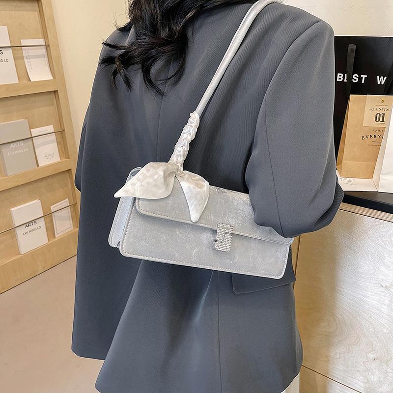 French Niche Bag Women's 2025 New Silver Shoulder Bag Is Popular This Year, Textured Underarm Baguette Bag
