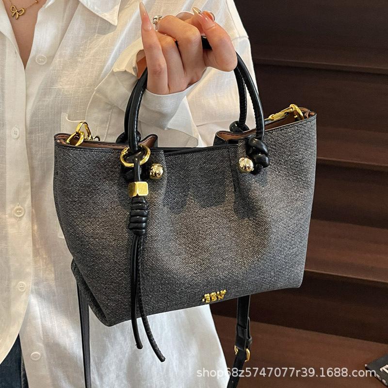 High-end Tote Bag Women's 2025 Summer New Simple Handbag Simple Trend Fashion Shoulder Messenger Bag