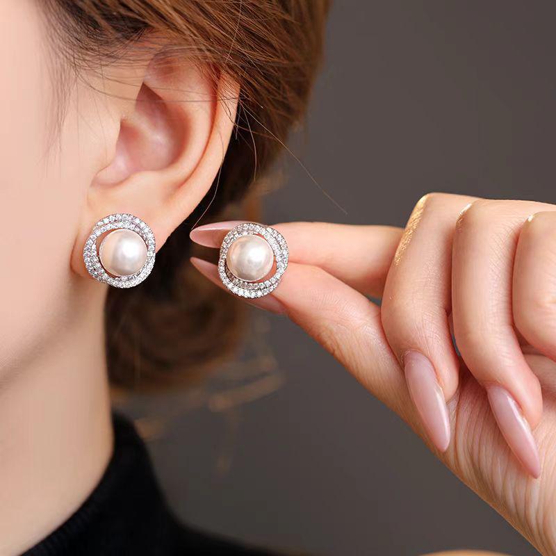 Exquisite 5A Grade Natural Freshwater Pearl Stud Earrings with Intertwined Double Rings and Diamond Setting for Women