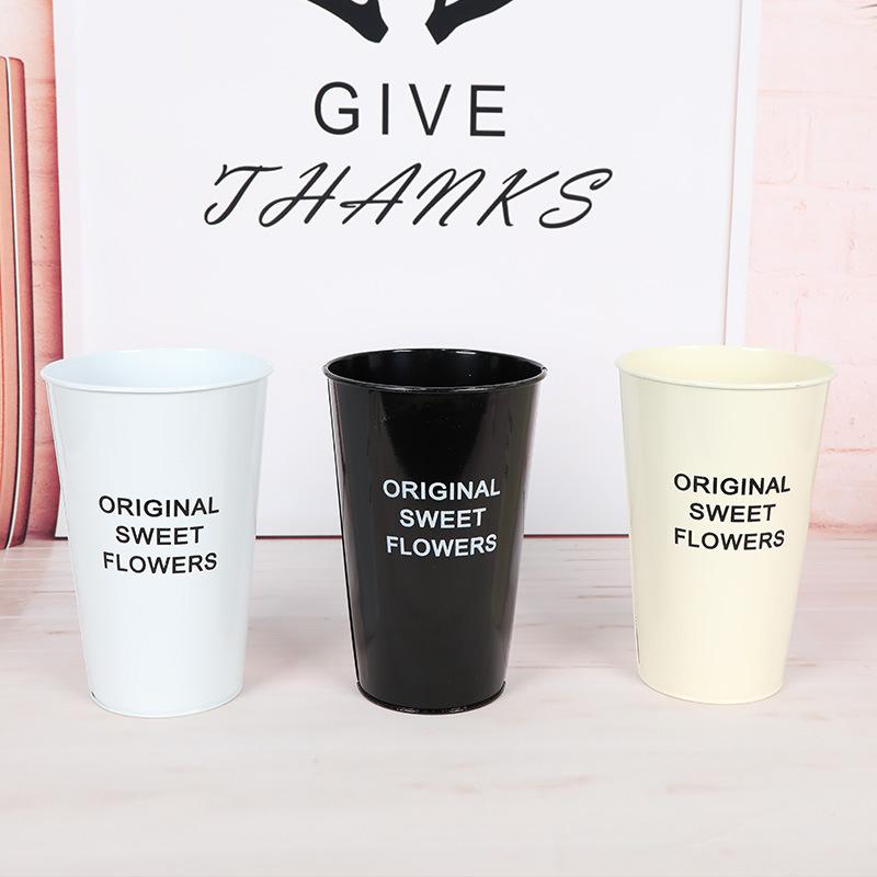 Blumeneimer, Vase, Blumenarrangement im Blumengeschäft, Desktop-Platzierung, Trockenblumen-Eimer, Wohnzimmerdekoration, Metall-Blumeneimer