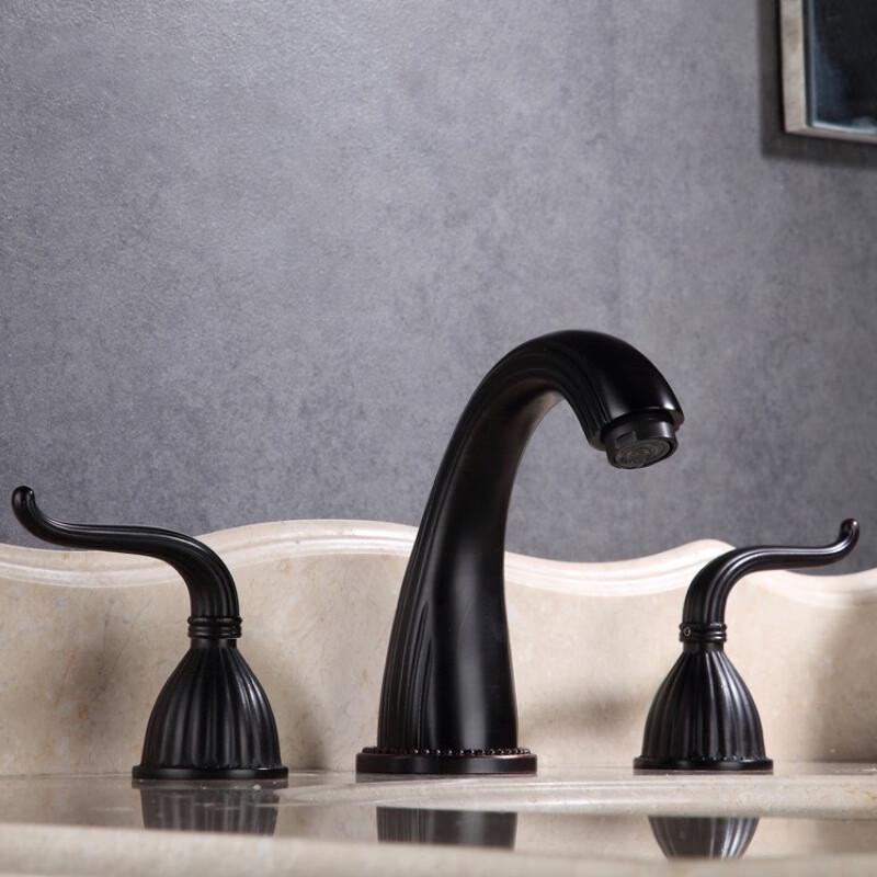 Vintage Three-Hole Double-Handle Basin Faucet