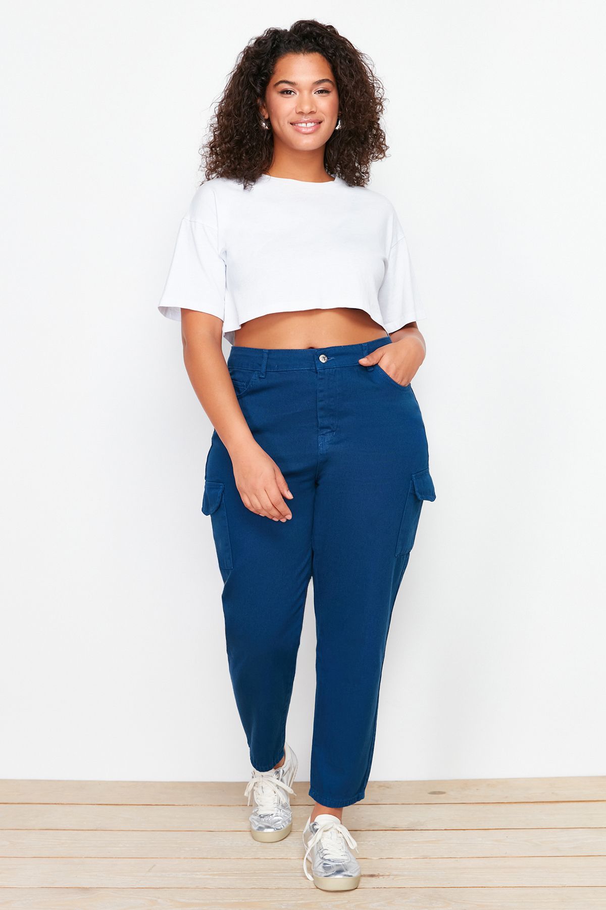 

Women s Style Plus Size Dark Blue Cargo Pocket Detailed Mom Fit Jeans XL