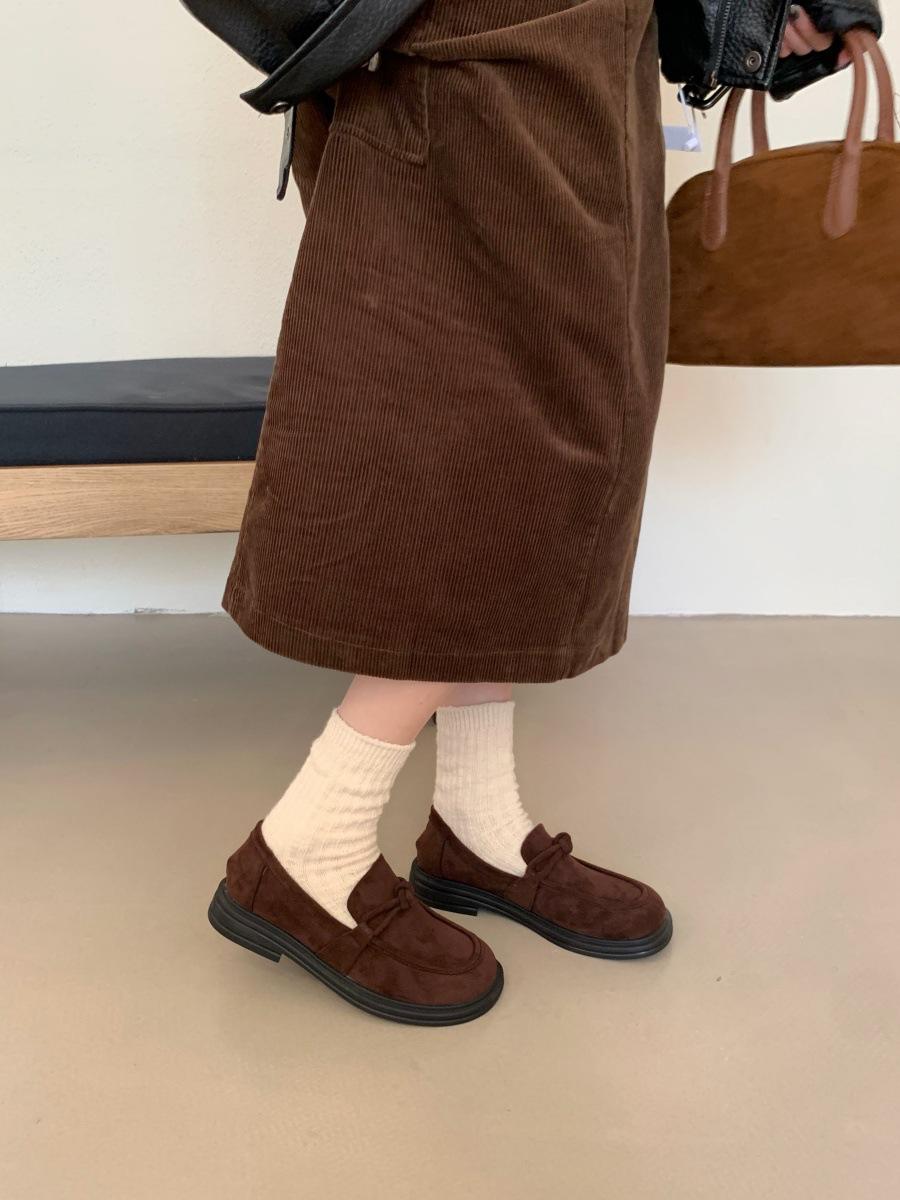 

Low-top work shoes women s breathable flat bottom not tired feet mother shoes non-slip hotel old north cloth shoes one pedal single shoes 40 темно-коричневого