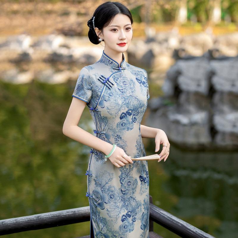 Traditional mother national style new Chinese Suzhou long cheongsam improved young women's high-end sense catwalk daily wear