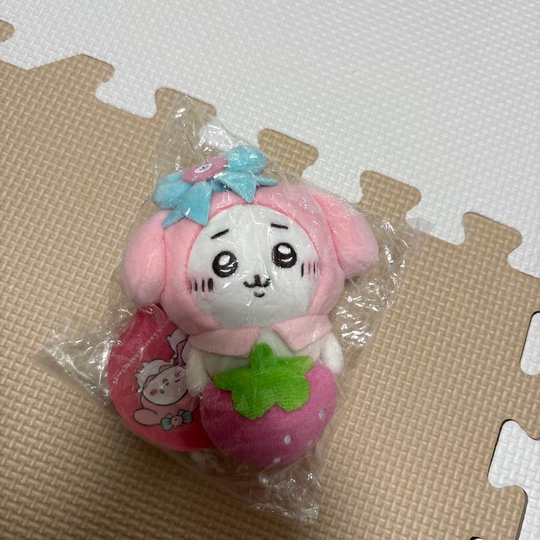 Chikawa x Sanrio Characters Hikkake stuffed animals watched from the desktop