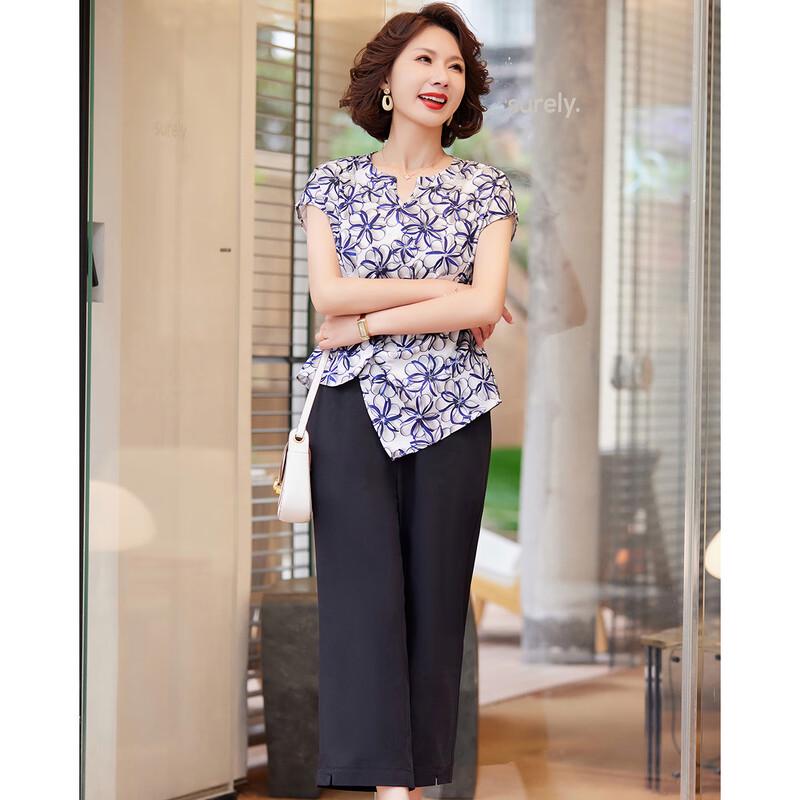 Past Mid-Aged Women's Summer Floral Print T-shirt & Cropped Pants Set