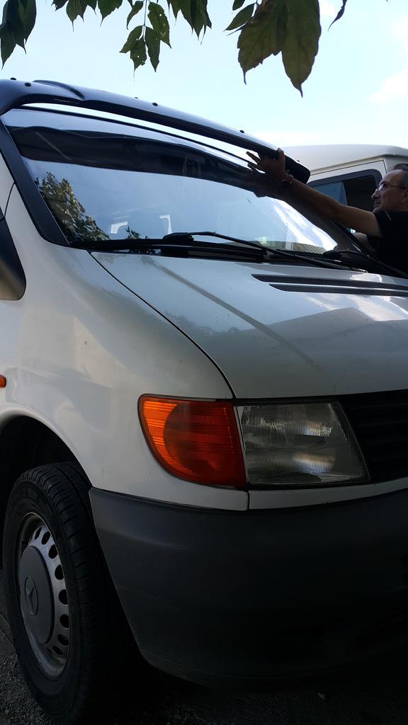 Visor On the Windshield (black Gloss, 5mm) for Mercedes Vito W638 1996-2003