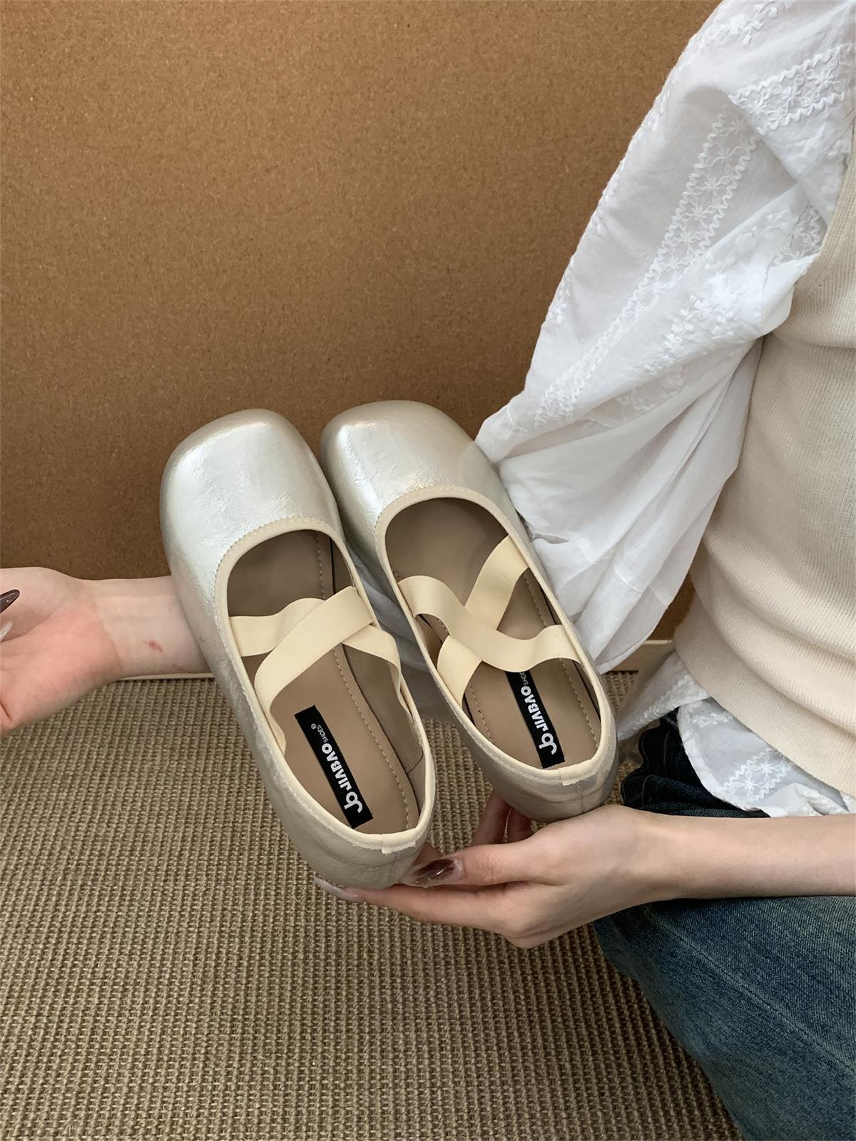

Cross-band retro ballet round head shallow mouth single shoes female 2025 autumn new French fairy style flat Mary Jane shoes 39