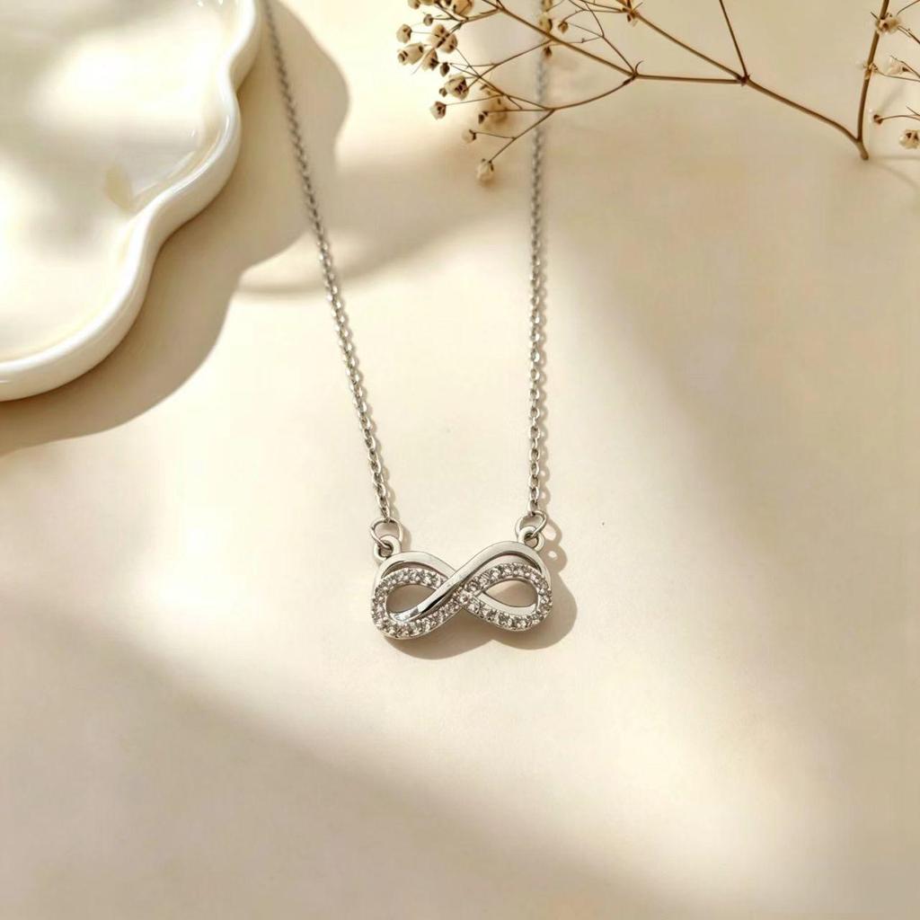 Women's Gold Infinity Diamond Necklace - Luxurious Niche Clavicle Chain Fashion Accessories