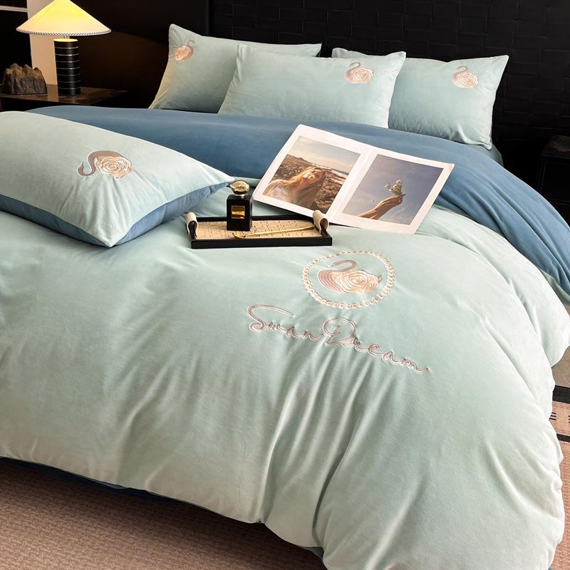 Plush Coral Fleece Winter Bedding Set: Thickened Velvet Duvet Cover, Flannel Bed Sheet, and Pillowcases