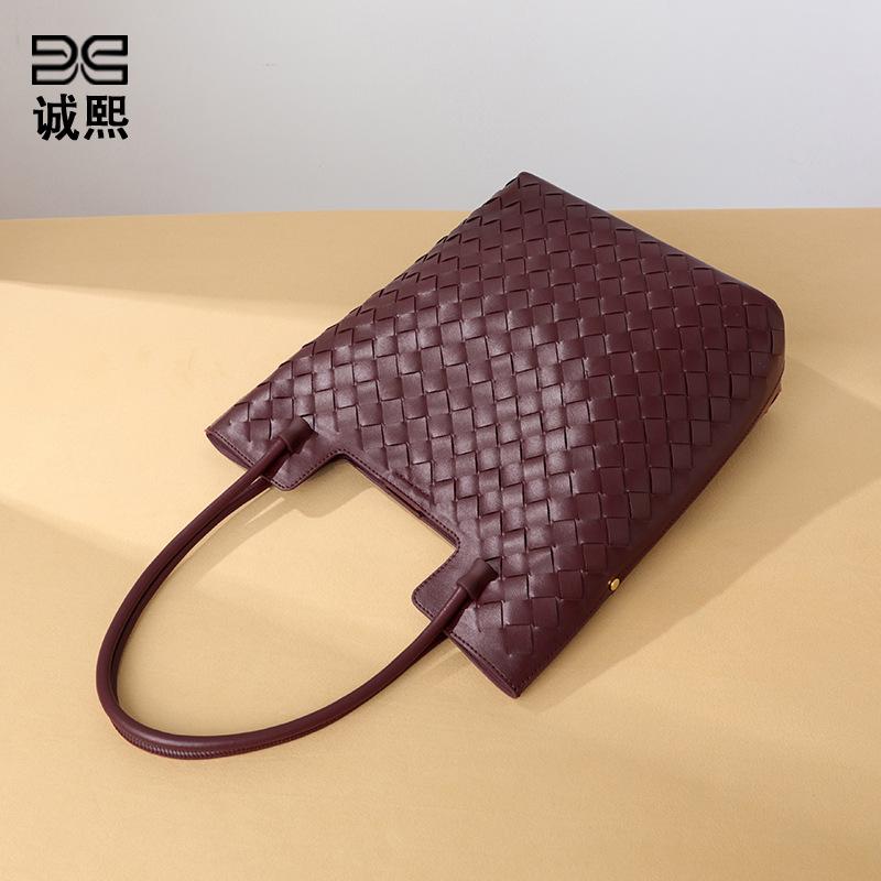 Tote Bag 2025 Spring and Summer New Women's Bag Fashion Woven Bag High-end Super Soft Leather Shoulder Portable Leather Bag