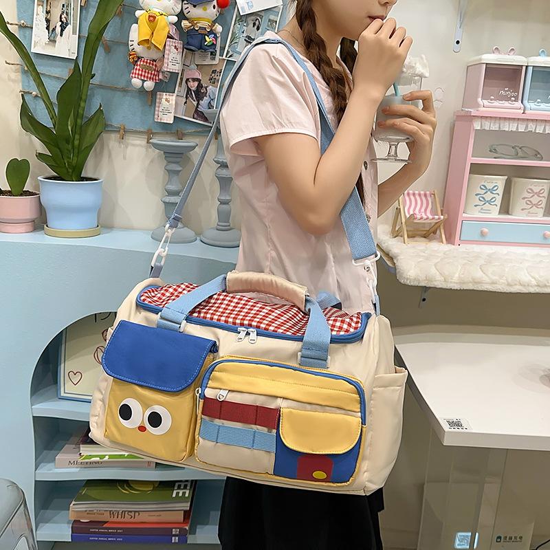 Fashion new cute and lightweight portable girls bag cartoon dopamine high value large capacity going out duffel bag