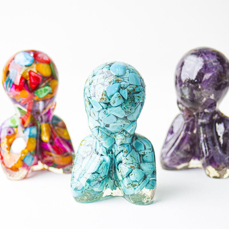 Resin Art Figurine With Natural Quartz Stone For Tabletop Office Decoration