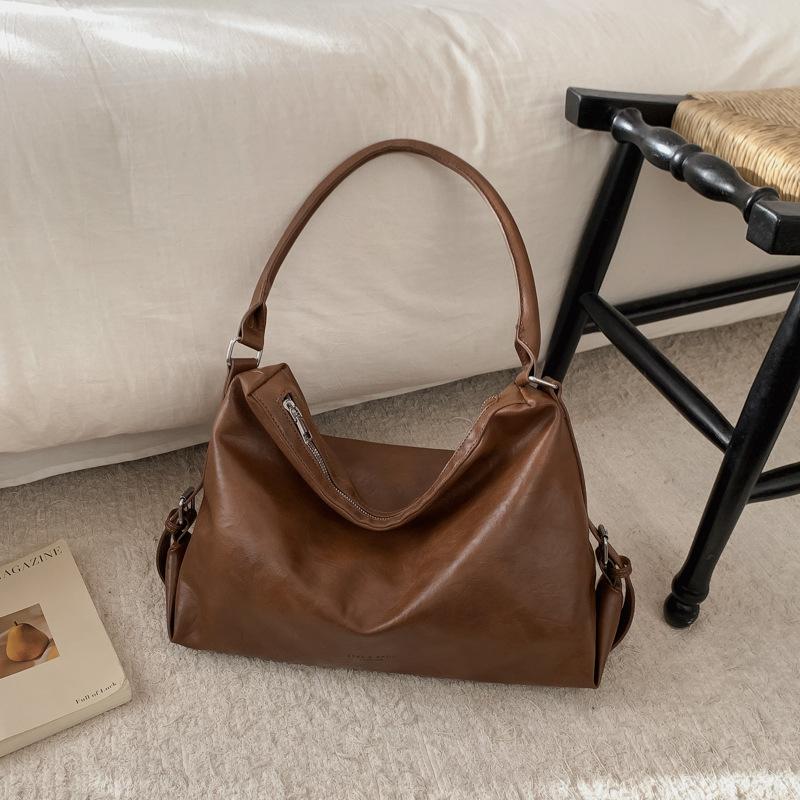 Retro bag women's large-capacity winter new casual shoulder messenger bag simple work commuter bag