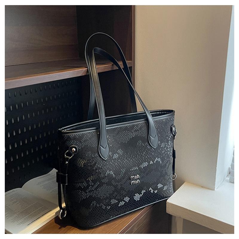 

Large capacity soft leather handbag women s new casual shoulder underarm bag commuter tote bag чёрный