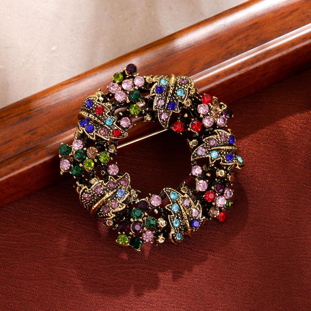 Vintage wreath wreath christmas brooch personalized female creative suit pin fashion accessories corsage