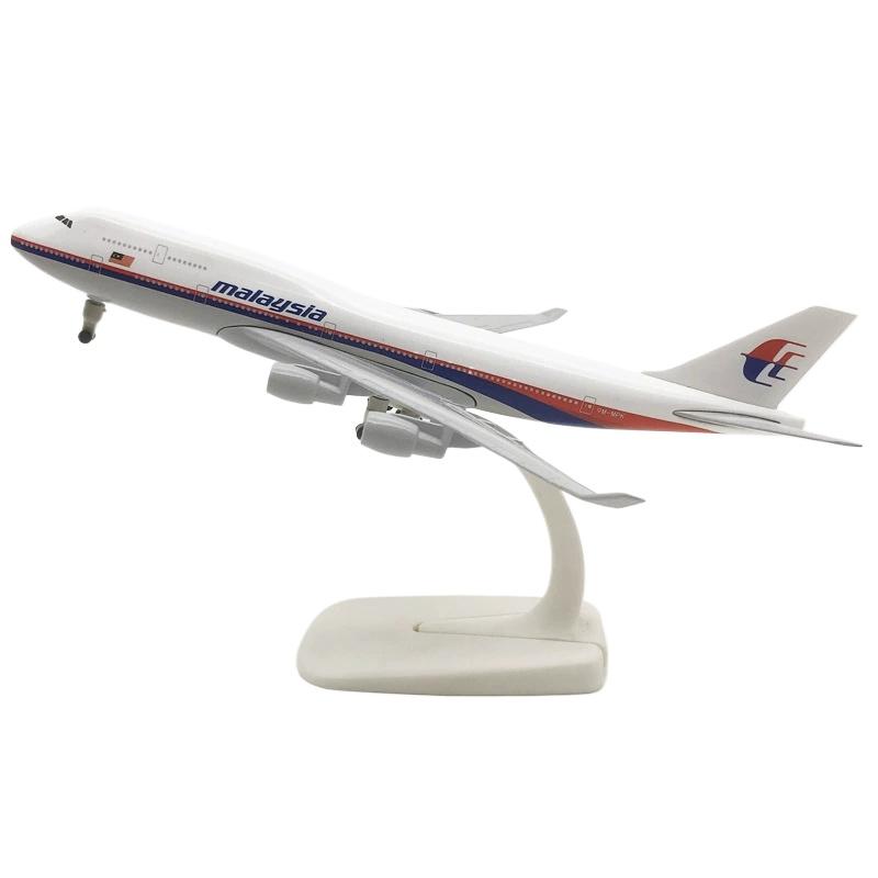 1/300 B747 Malaysia Airlines Model Plane 20cm Metal Die-cast Airplane Toys Landing Gear Hobby Aircraft Collected Gift By Aviation