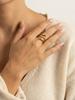 Minimalistischer geometrischer Ring aus Edelstahl für Damen, Goldener wasserdichter breiter Bandring, Schichtschmuck, Einfacher stilvoller Schmuck für den täglichen Gebrauch