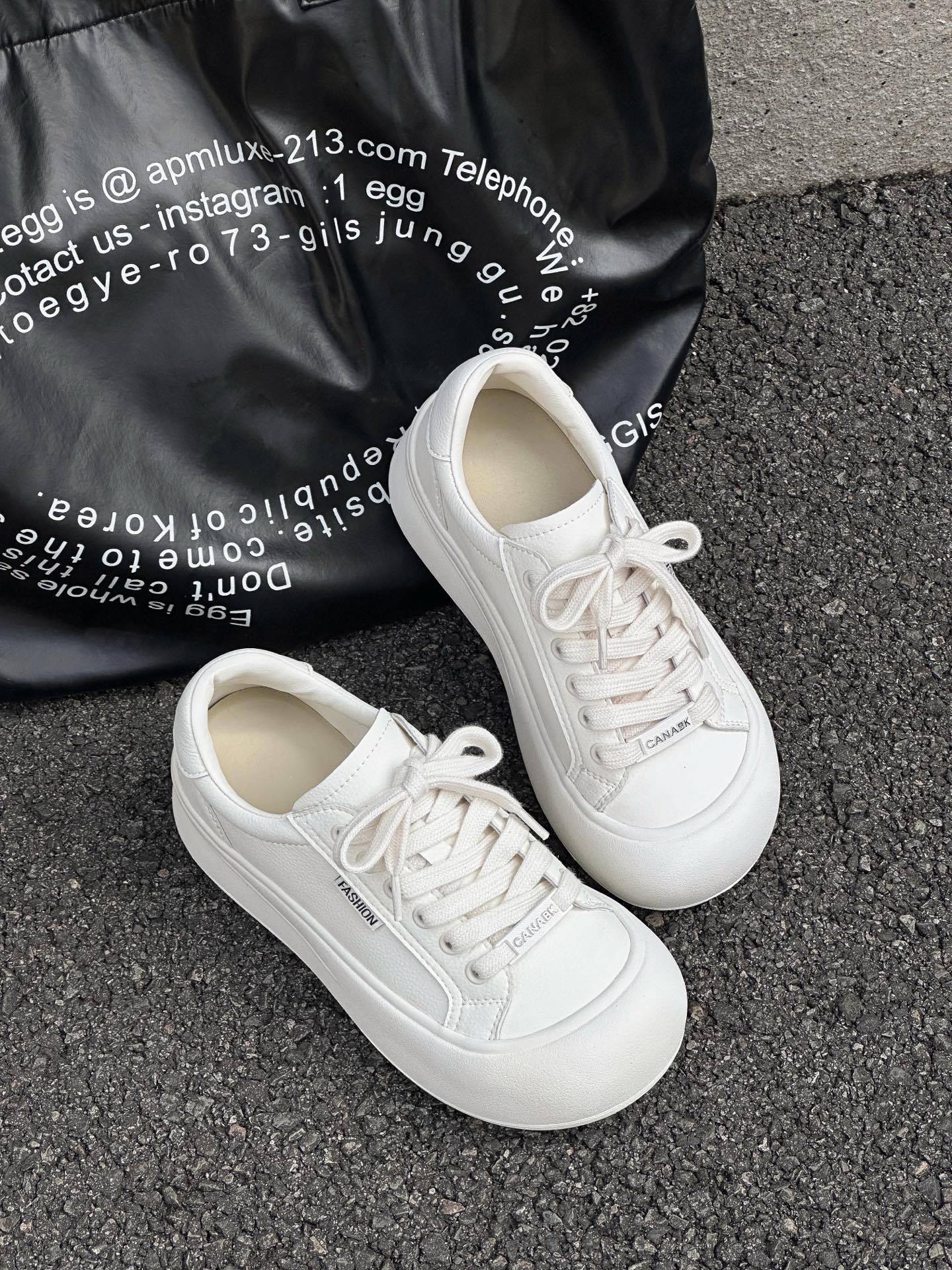 

2025 new summer and autumn niche design, simple personality, versatile platform trend women s little white shoes, breathable casual board shoes 35