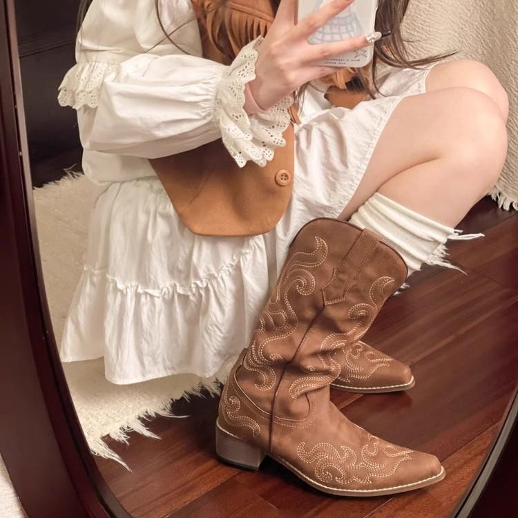Retro pointed women s boots thick heel sleeve knight boots summer new embroidered mid boots western cowboy boots 42 6980₽