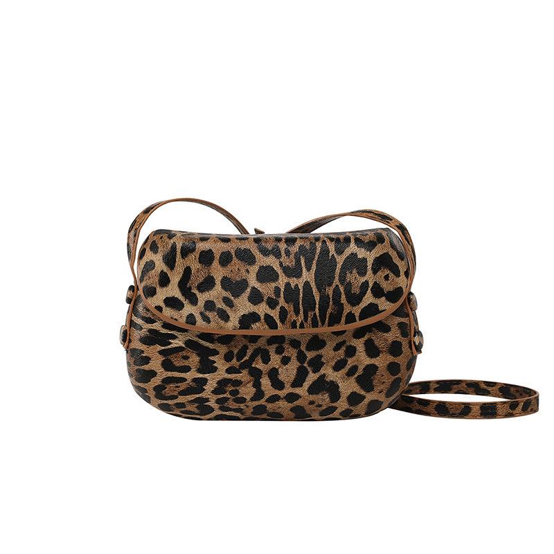 2025 Summer New Korean Retro Ins Red Saddle Bag Crossbody Small Bag Women's Versatile Simple Mobile Phone Bag