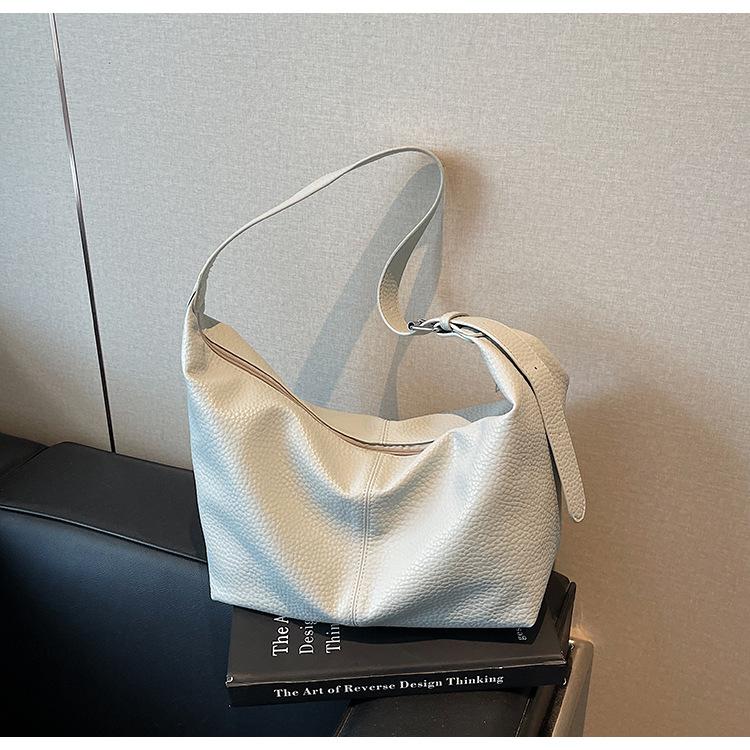 Premium messenger bag women's 2025 new retro niche large-capacity simple shoulder dumpling bag