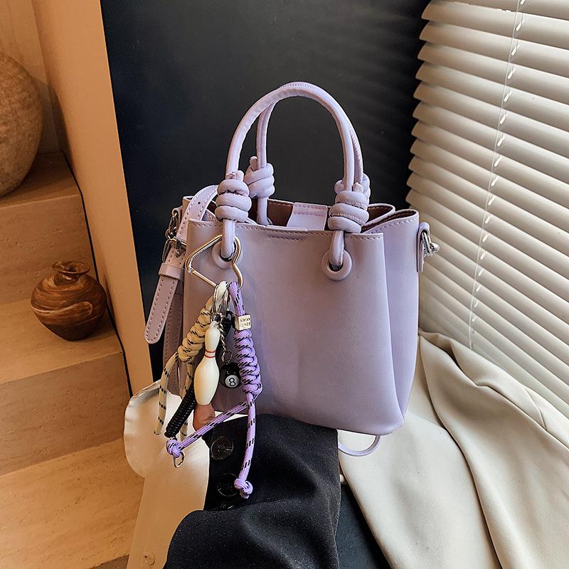 Hand Carrying Simple Bucket Bag Women's Commuting Shoulder Bag New Trendy Fashion Messenger Bag Trendy
