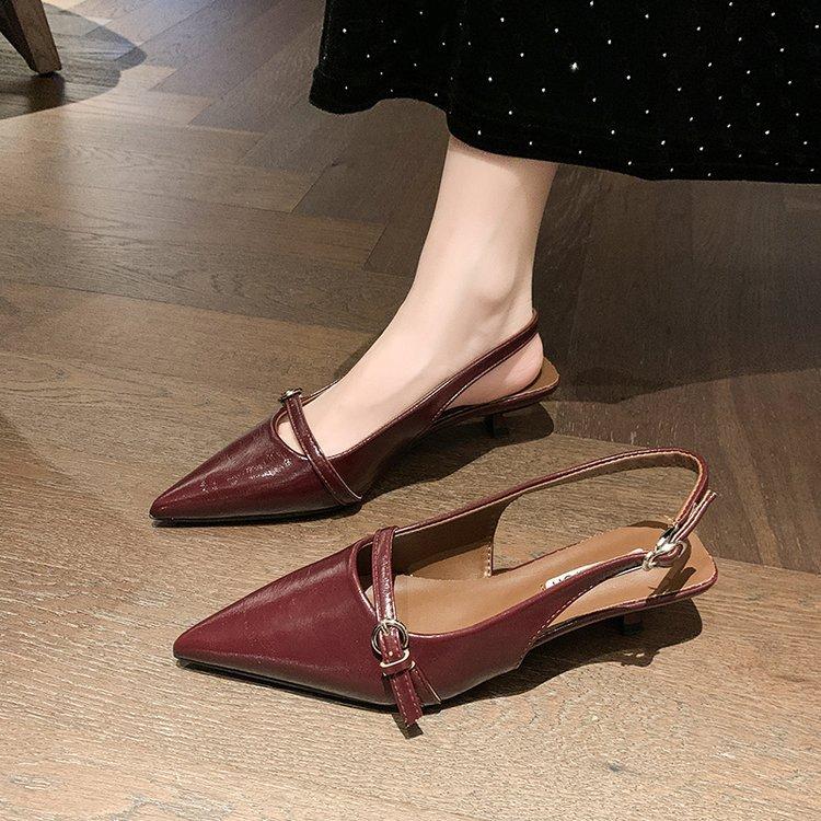 Frühling und Sommer neue spitze Zehenpartie Ein-Wort-Schnalle Einzelne Schuhe Dünner Absatz Elegant und sexy Taschenkopf Riemchensandalen Damenmodelle