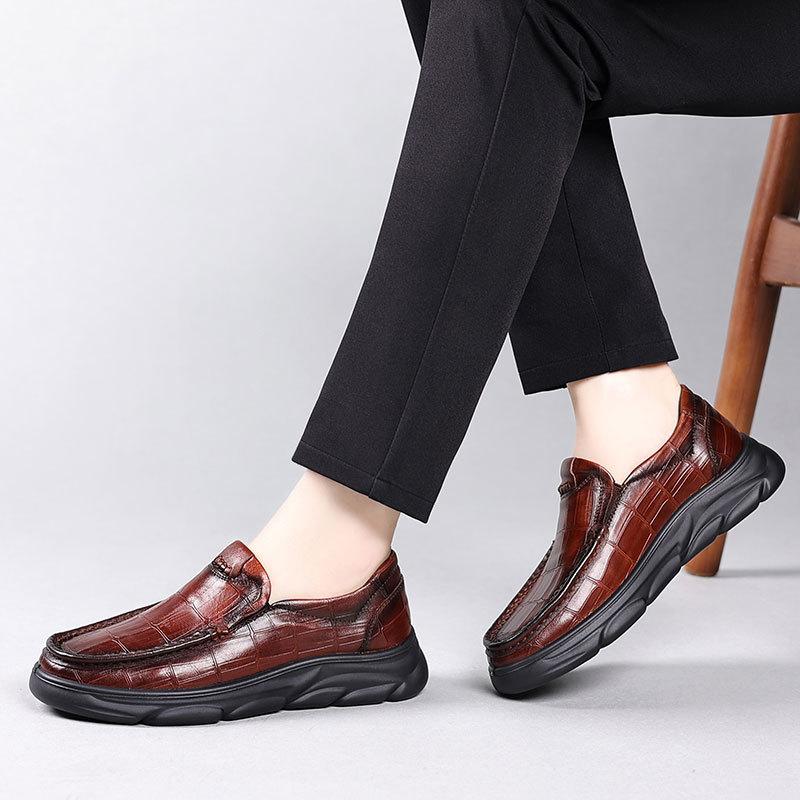 Sale First-layer Cowhide Men's Leather Shoes One-pedal Business Casual Men's Shoes Genuine Leather Soft-sided Non-slip Dad Shoes