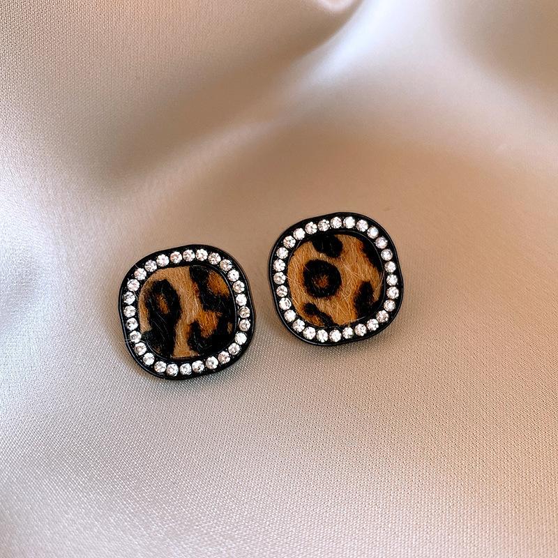 French retro autumn and winter geometric leopard print earrings stud earrings personalized earrings design sense niche