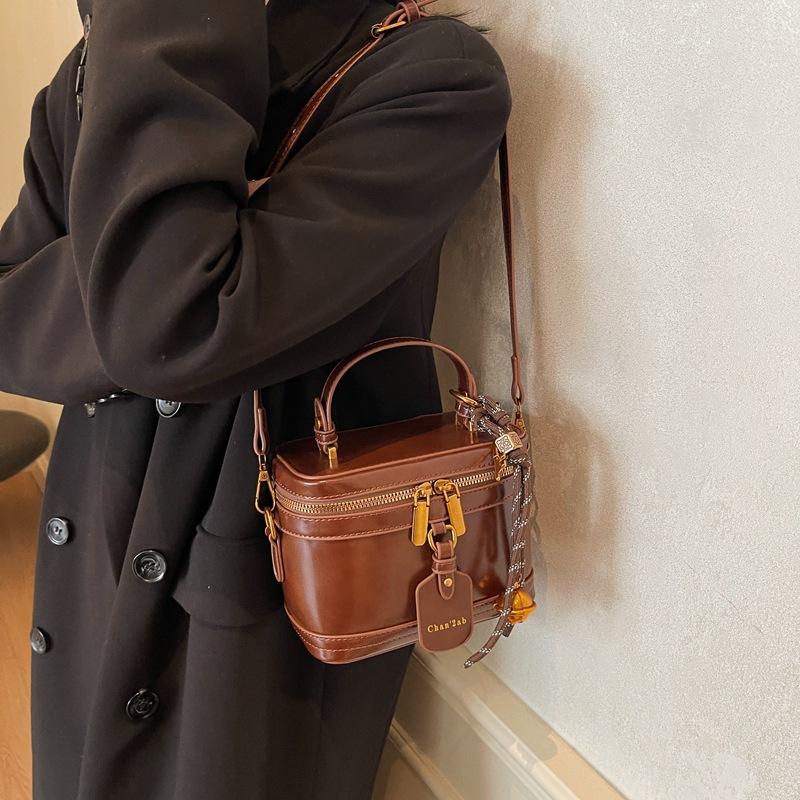 Premium sense portable box small square bag women's 2025 new Korean version trendy fashion popular commuter shoulder messenger bag