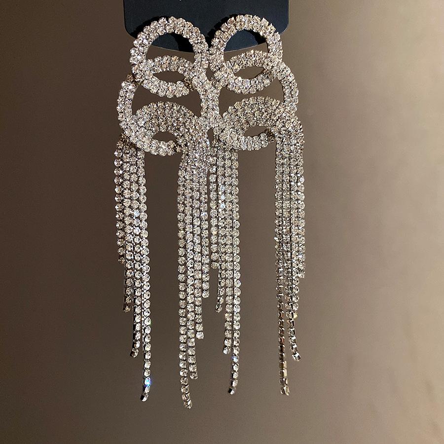 

Silver Needle Diamond Round Tassel Earrings European and American Fashion Exquisite Exaggerated Temperament Earrings Light Luxury High-end Earrings