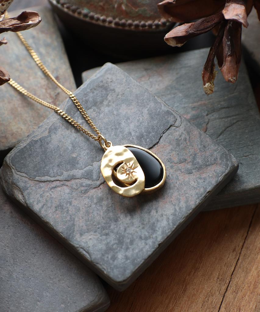 Iris Memory-Hope Secret Onyx Necklace No. 2 - Gold White