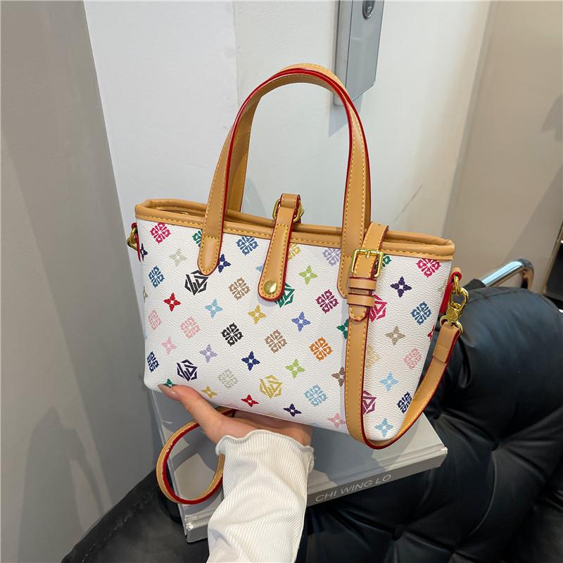 

Нишевая дизайнерская сумка женская 2025 новая летняя универсальная сумка-мессенджер повседневная портативная сумка-ведро белый