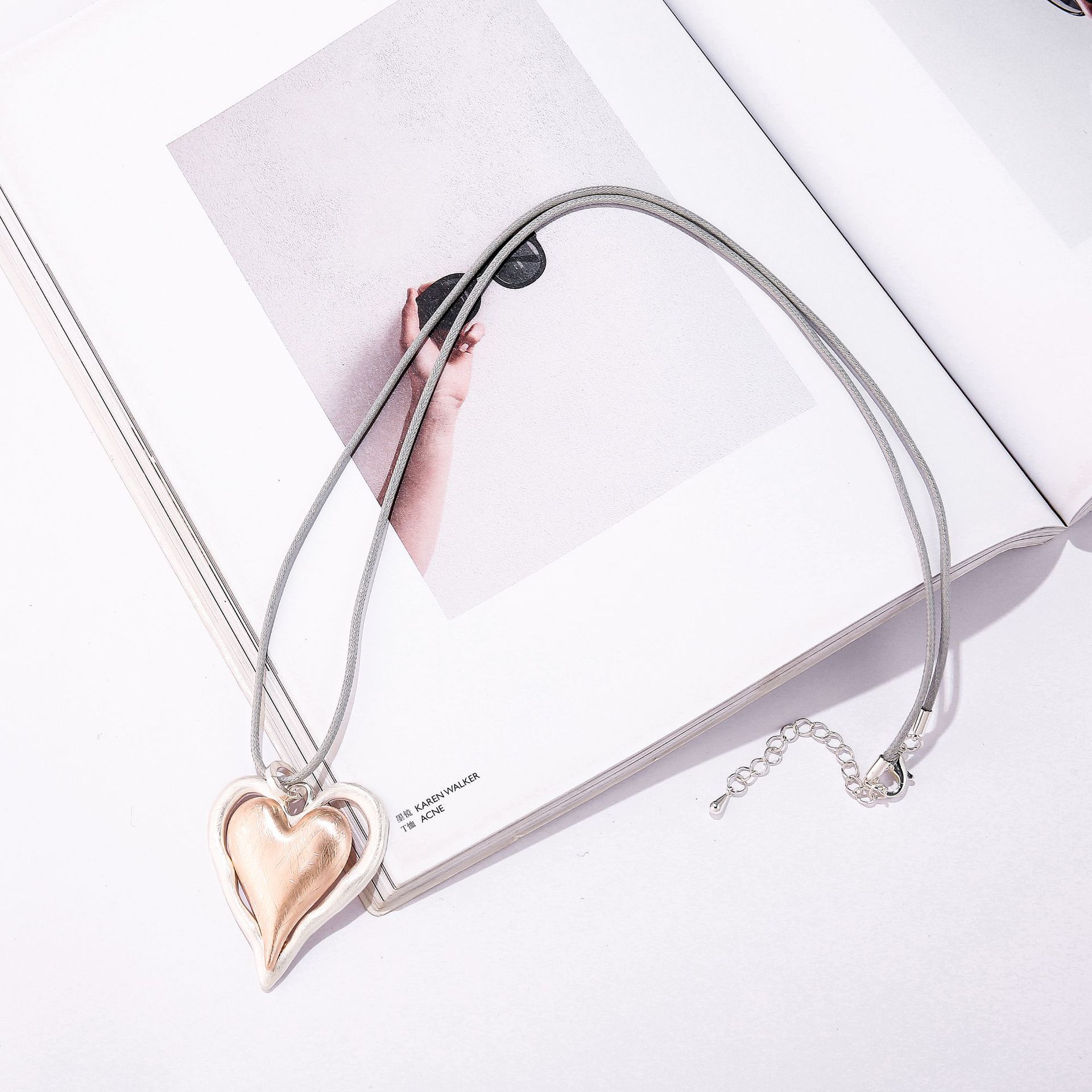 Necklace Small Rope Peach Heart Two-Color Classic Geometric Women S Long Metal Sweater Chain