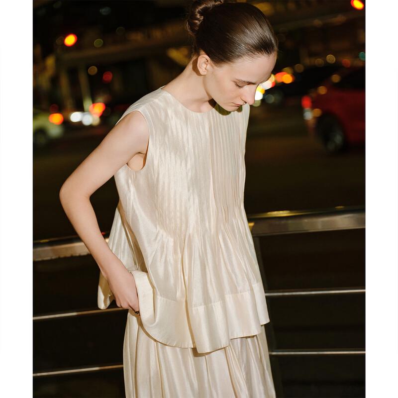 

GIOVANNI VALENTINO Women s Pleated Sleeveless Round Neck Top L