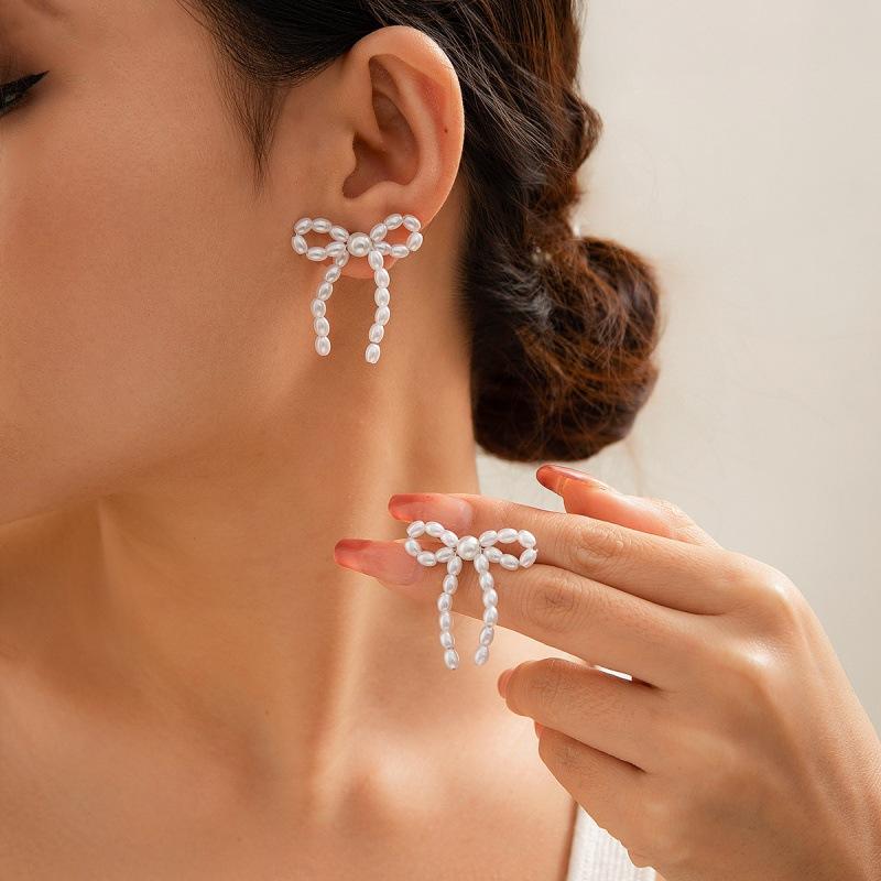 Imitation Baroque Pearl Flower Stud Earrings for Women Luxury Pearl Bead Earrings Personalized Jewelry Accessories